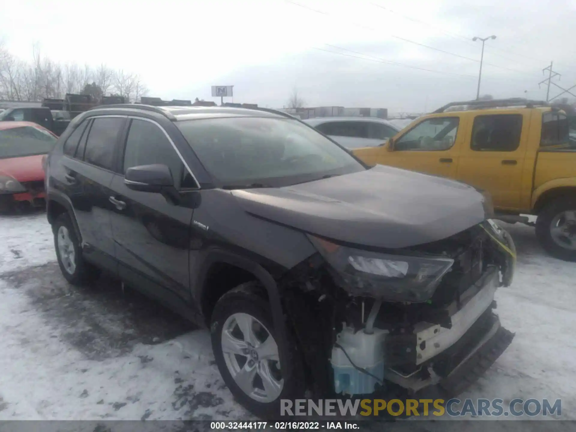 1 Photograph of a damaged car 2T3MWRFV8KW004450 TOYOTA RAV4 2019