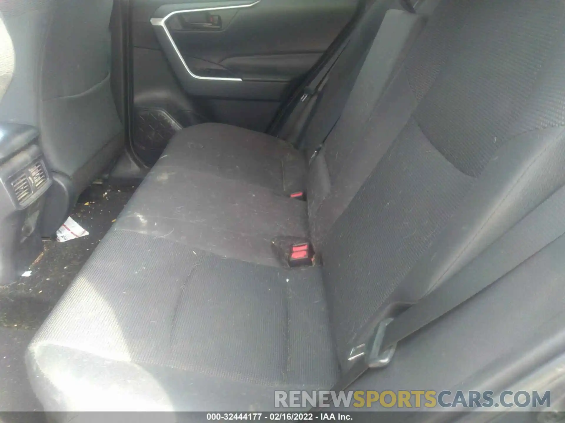 8 Photograph of a damaged car 2T3MWRFV8KW004450 TOYOTA RAV4 2019