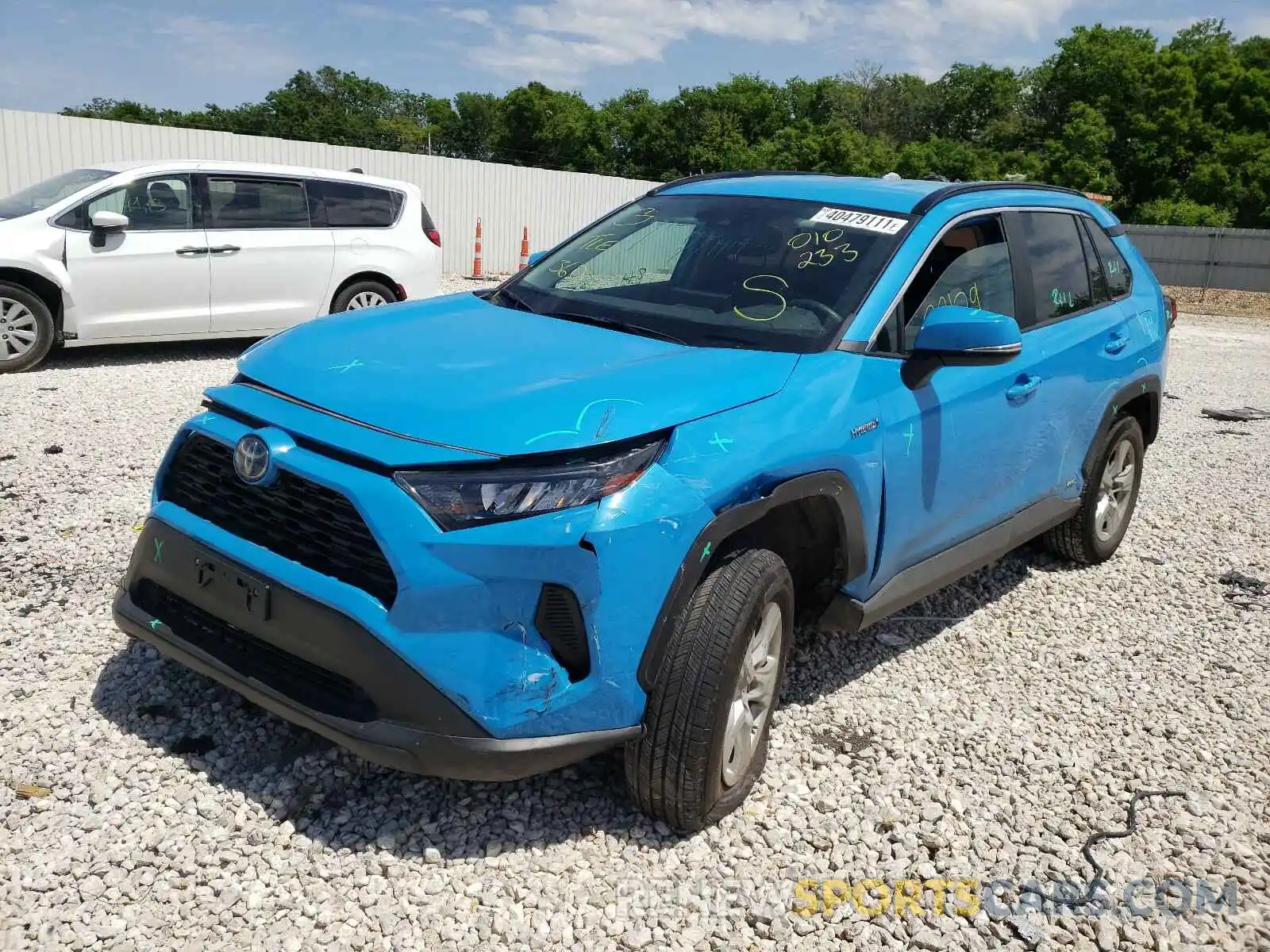 2 Photograph of a damaged car 2T3MWRFV8KW010233 TOYOTA RAV4 2019