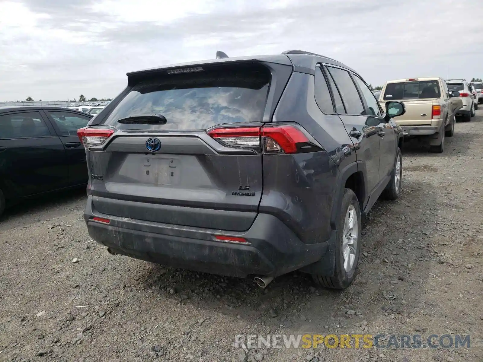 4 Photograph of a damaged car 2T3MWRFV8KW035892 TOYOTA RAV4 2019