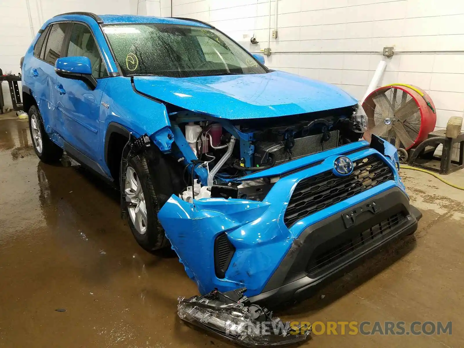 1 Photograph of a damaged car 2T3MWRFV8KW037223 TOYOTA RAV4 2019