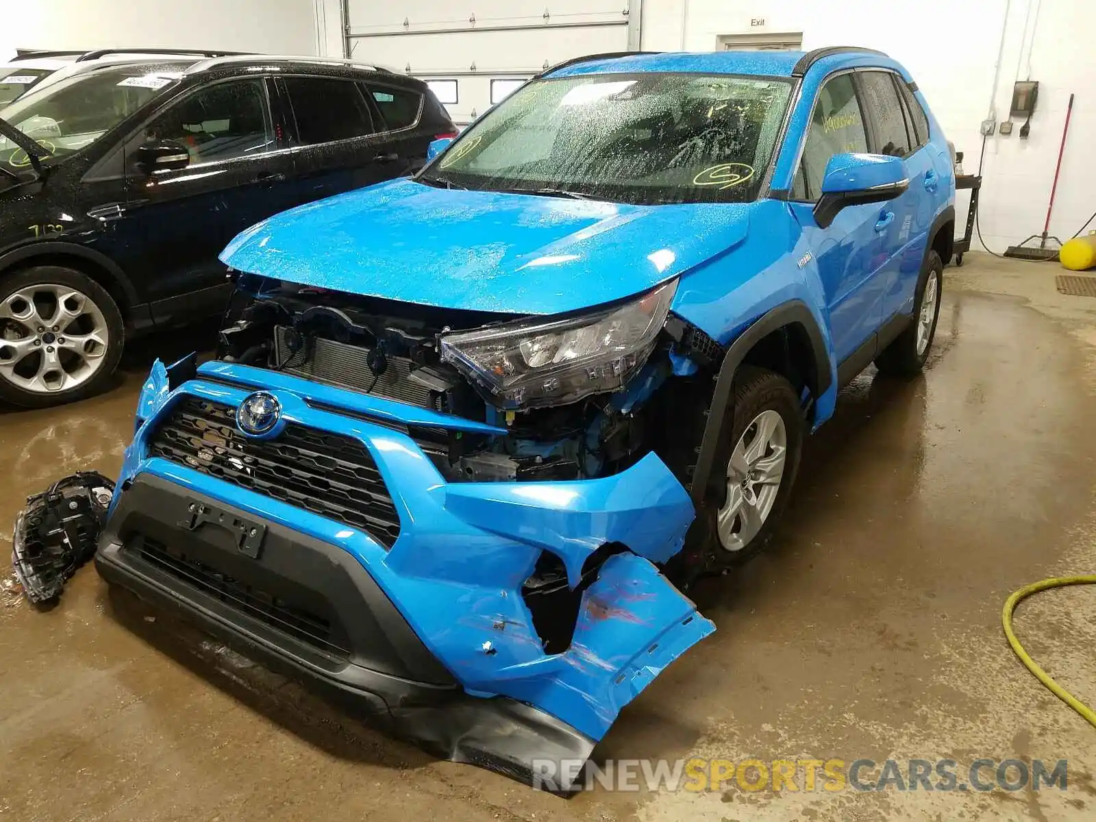 2 Photograph of a damaged car 2T3MWRFV8KW037223 TOYOTA RAV4 2019