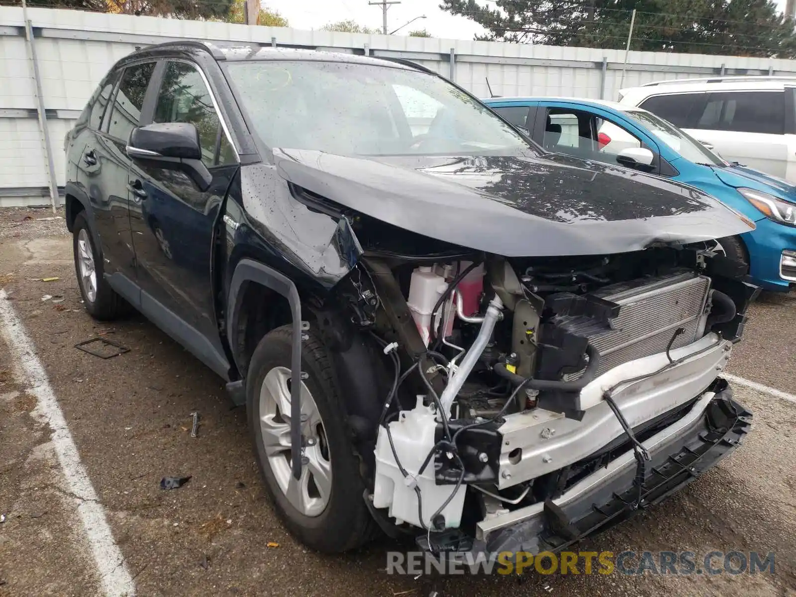 1 Photograph of a damaged car 2T3MWRFV9KW002562 TOYOTA RAV4 2019