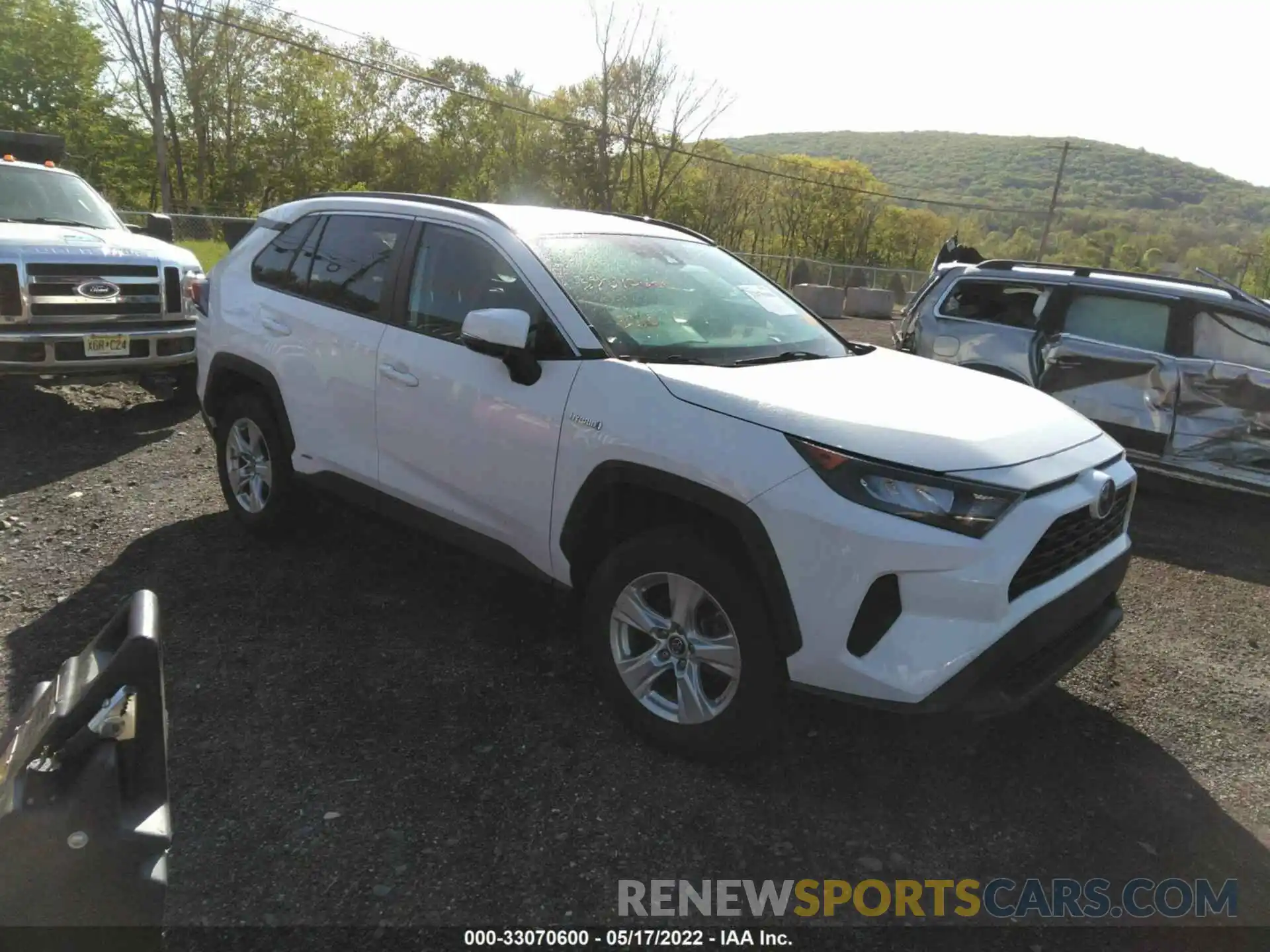 1 Photograph of a damaged car 2T3MWRFV9KW003937 TOYOTA RAV4 2019