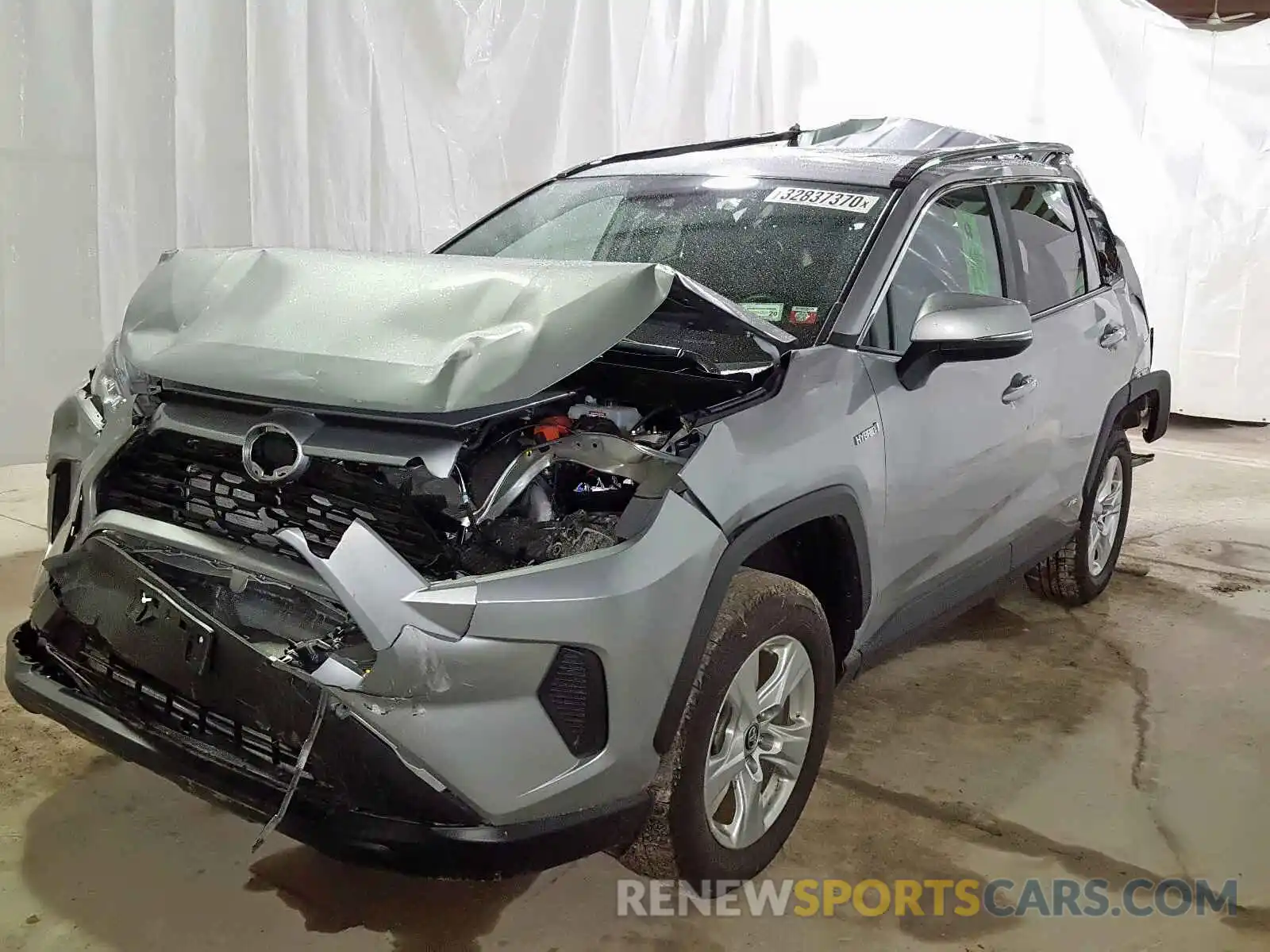 2 Photograph of a damaged car 2T3MWRFV9KW008166 TOYOTA RAV4 2019