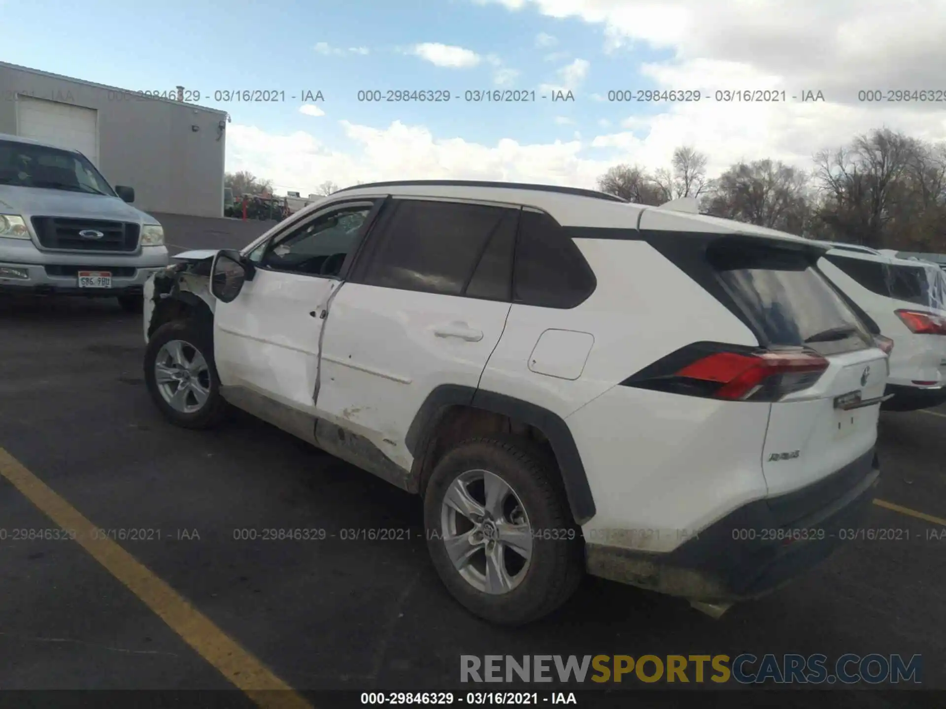 3 Photograph of a damaged car 2T3MWRFV9KW019782 TOYOTA RAV4 2019