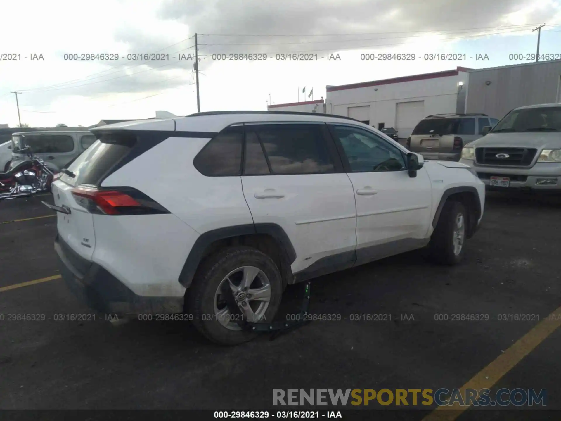 4 Photograph of a damaged car 2T3MWRFV9KW019782 TOYOTA RAV4 2019