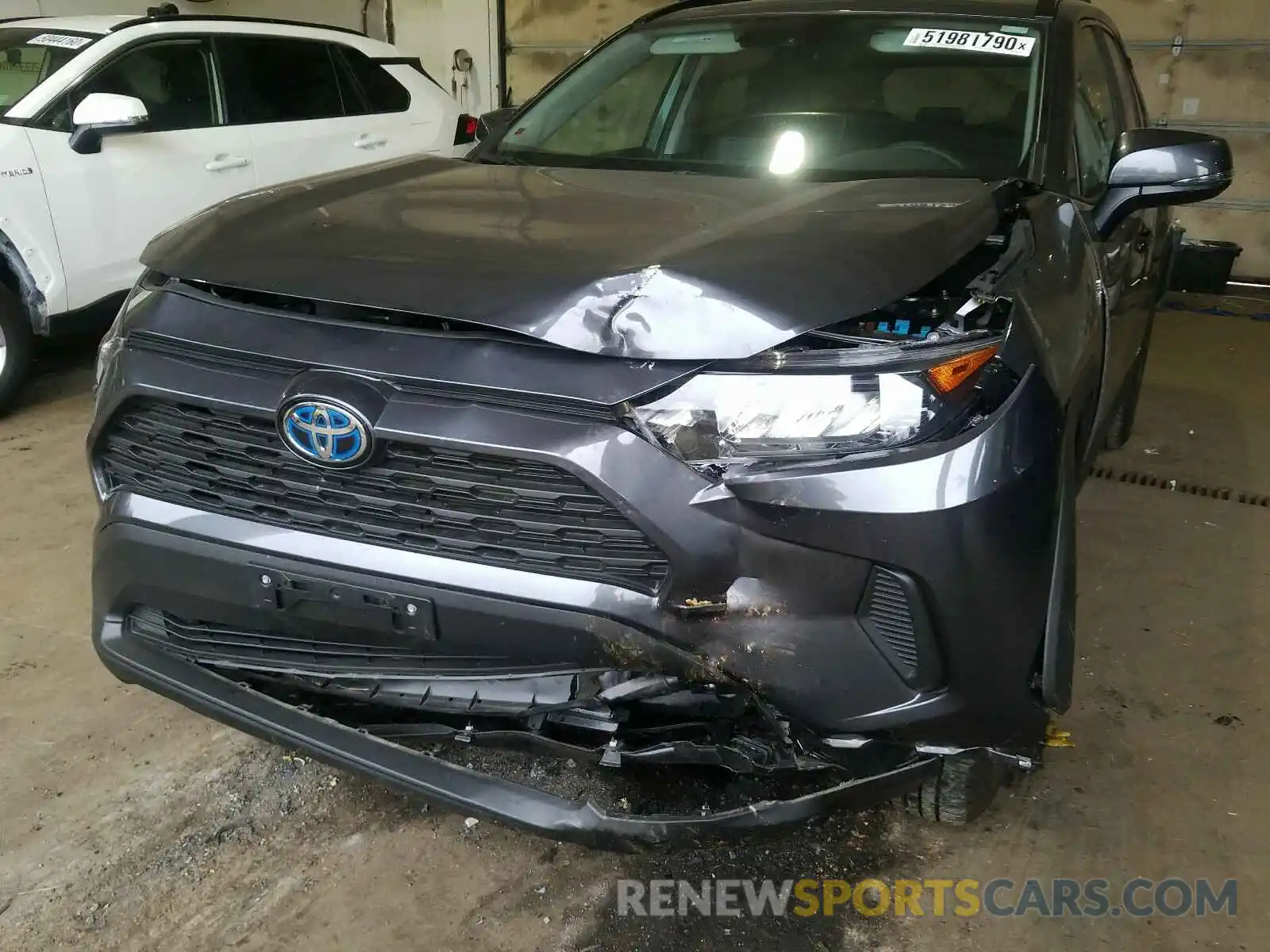 9 Photograph of a damaged car 2T3MWRFV9KW031267 TOYOTA RAV4 2019