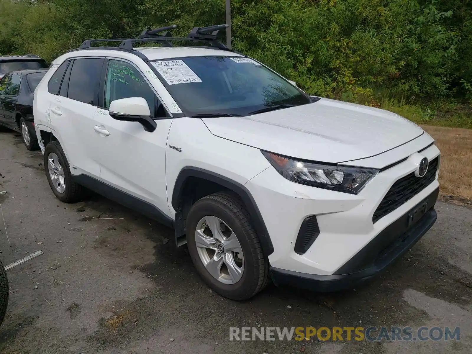 1 Photograph of a damaged car 2T3MWRFVXKW011321 TOYOTA RAV4 2019