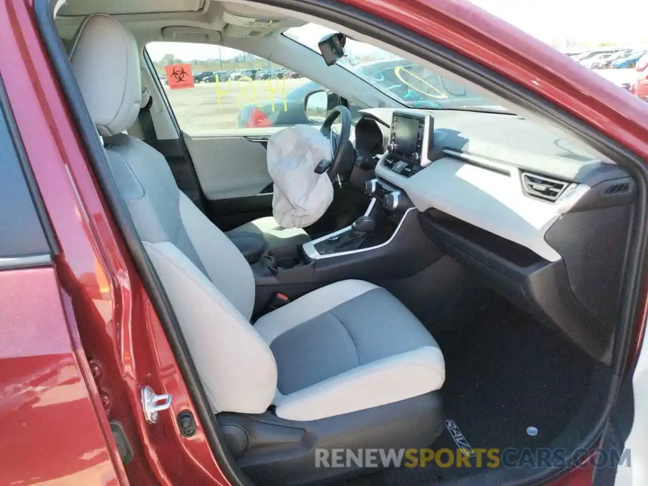 5 Photograph of a damaged car 2T3N1RFV0KW071059 TOYOTA RAV4 2019