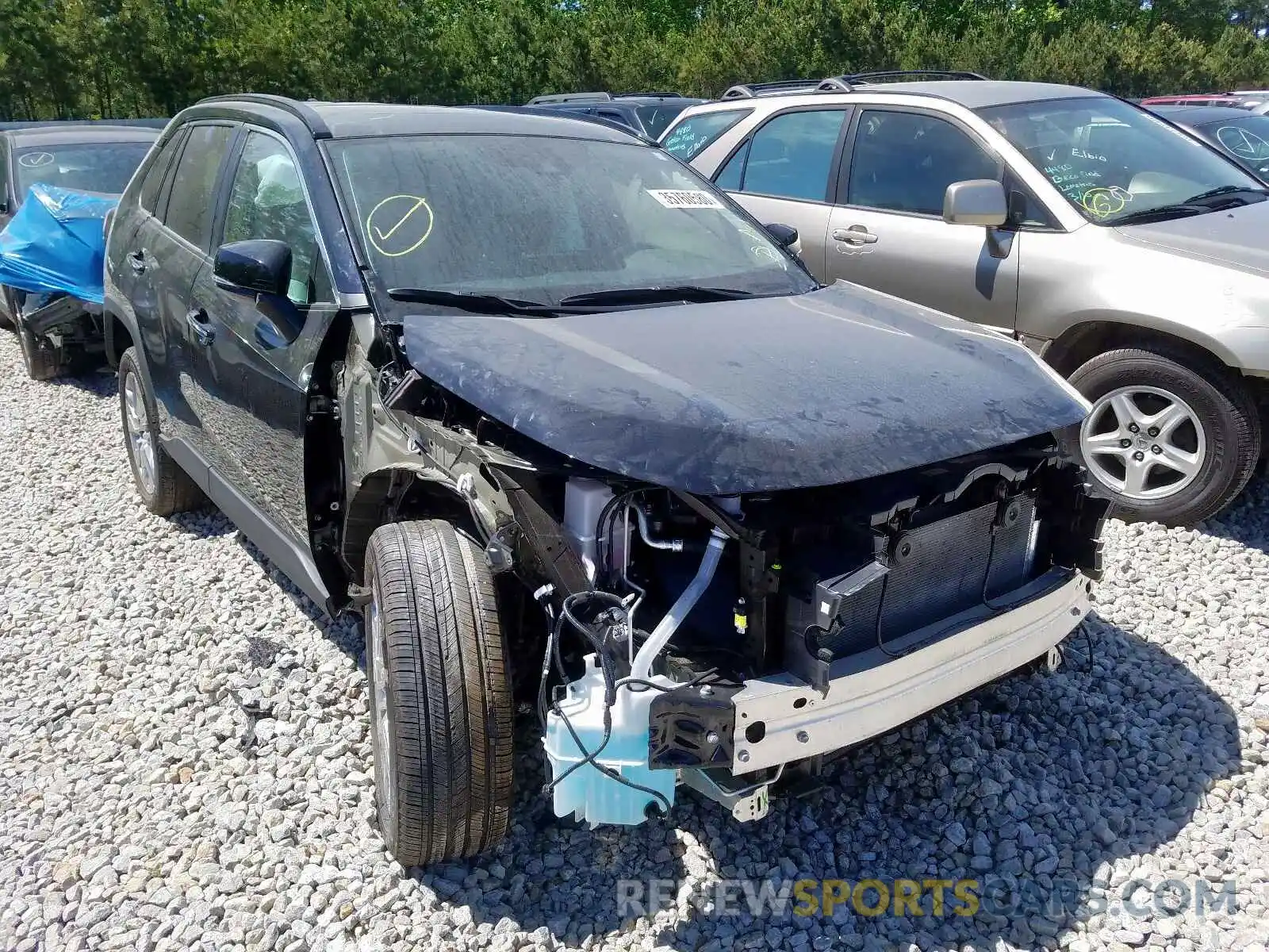 1 Photograph of a damaged car 2T3N1RFV2KW003569 TOYOTA RAV4 2019