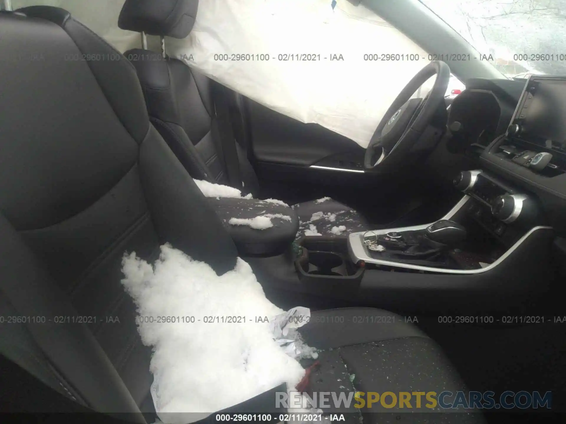 5 Photograph of a damaged car 2T3N1RFV2KW005077 TOYOTA RAV4 2019