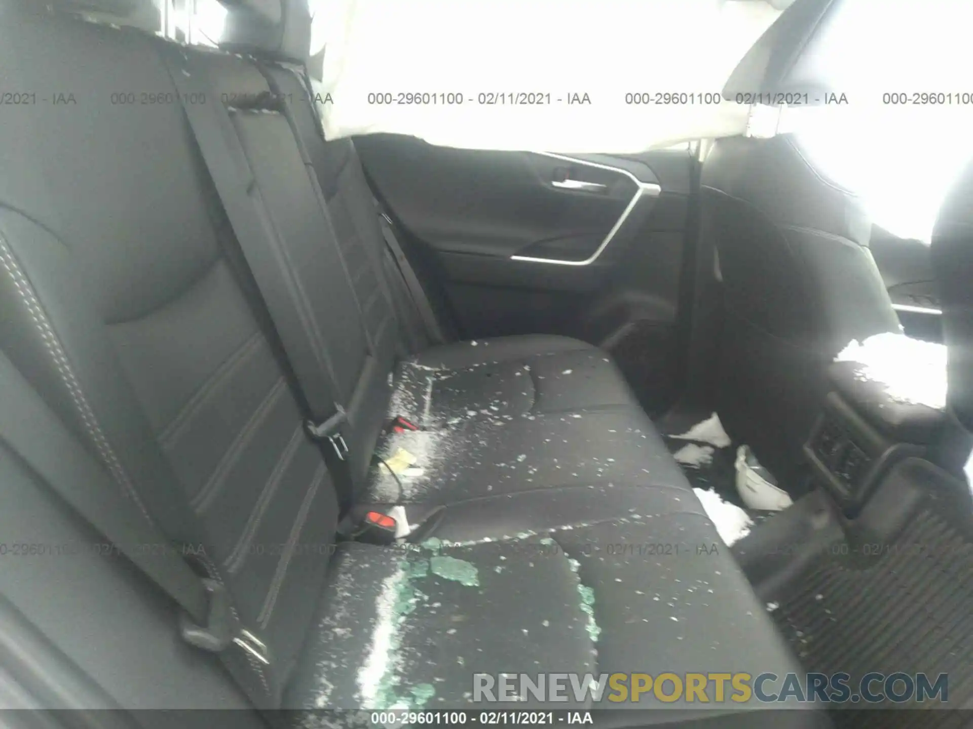 8 Photograph of a damaged car 2T3N1RFV2KW005077 TOYOTA RAV4 2019