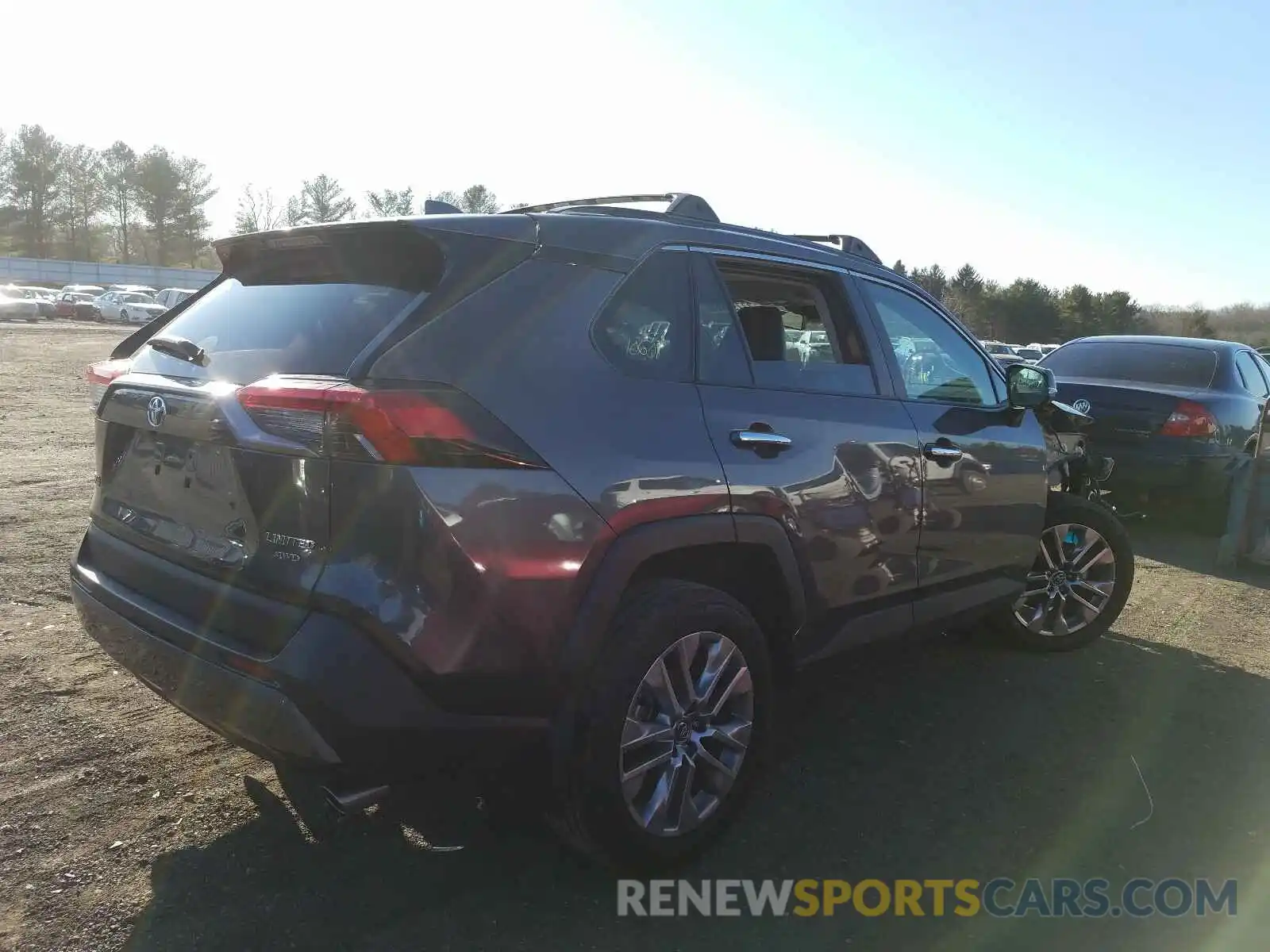 4 Photograph of a damaged car 2T3N1RFV2KW018010 TOYOTA RAV4 2019