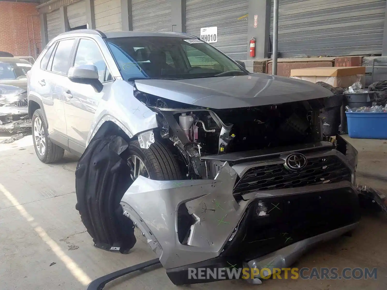 1 Photograph of a damaged car 2T3N1RFV3KC015604 TOYOTA RAV4 2019