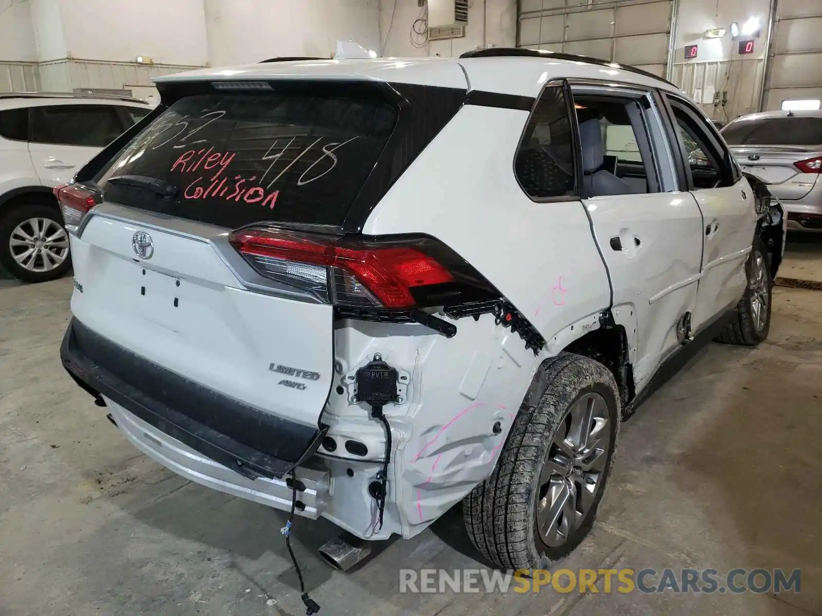 4 Photograph of a damaged car 2T3N1RFV4KC011352 TOYOTA RAV4 2019