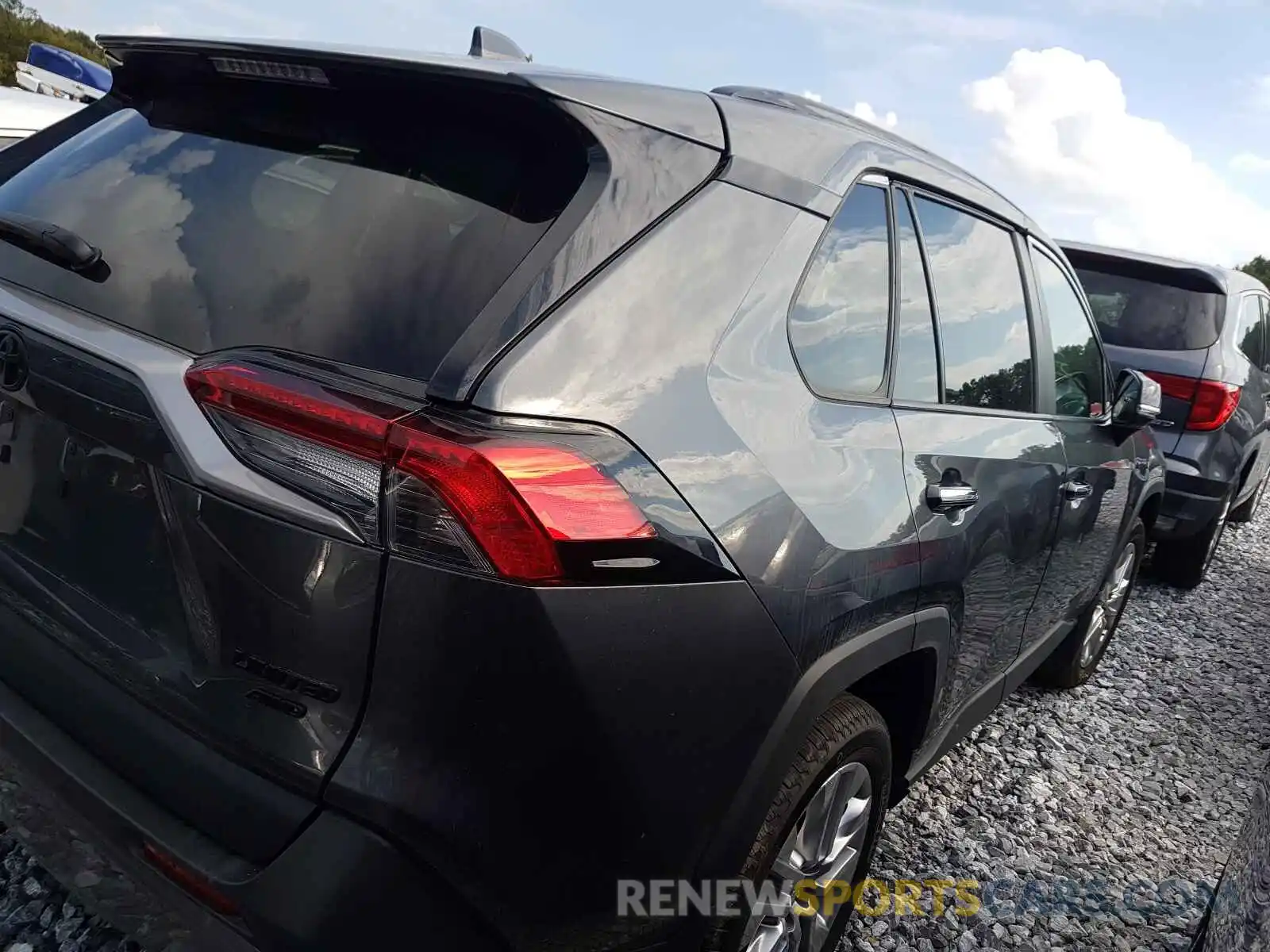 4 Photograph of a damaged car 2T3N1RFV4KC051320 TOYOTA RAV4 2019