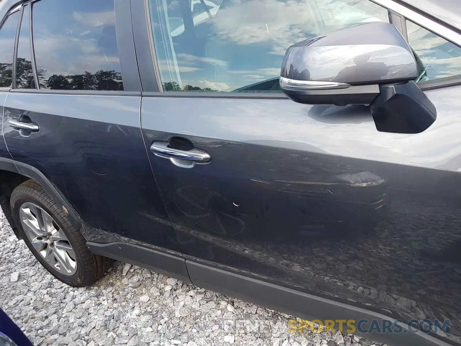 9 Photograph of a damaged car 2T3N1RFV4KC051320 TOYOTA RAV4 2019