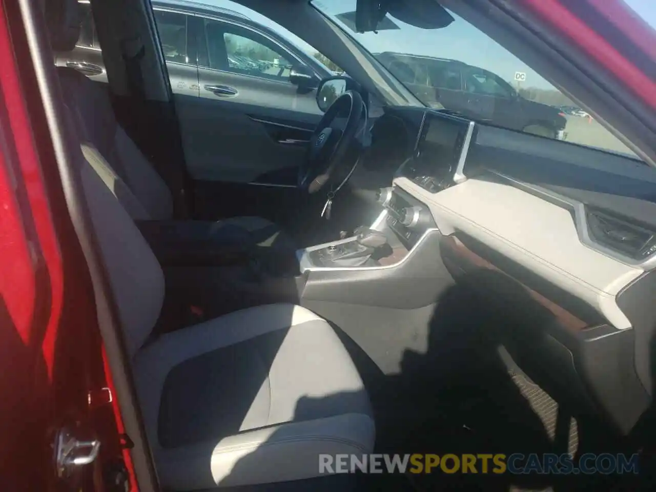 5 Photograph of a damaged car 2T3N1RFV5KW040745 TOYOTA RAV4 2019