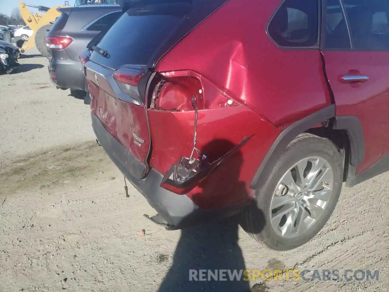 9 Photograph of a damaged car 2T3N1RFV5KW040745 TOYOTA RAV4 2019