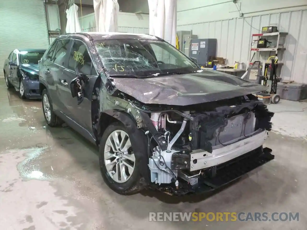 1 Photograph of a damaged car 2T3N1RFV8KW009943 TOYOTA RAV4 2019