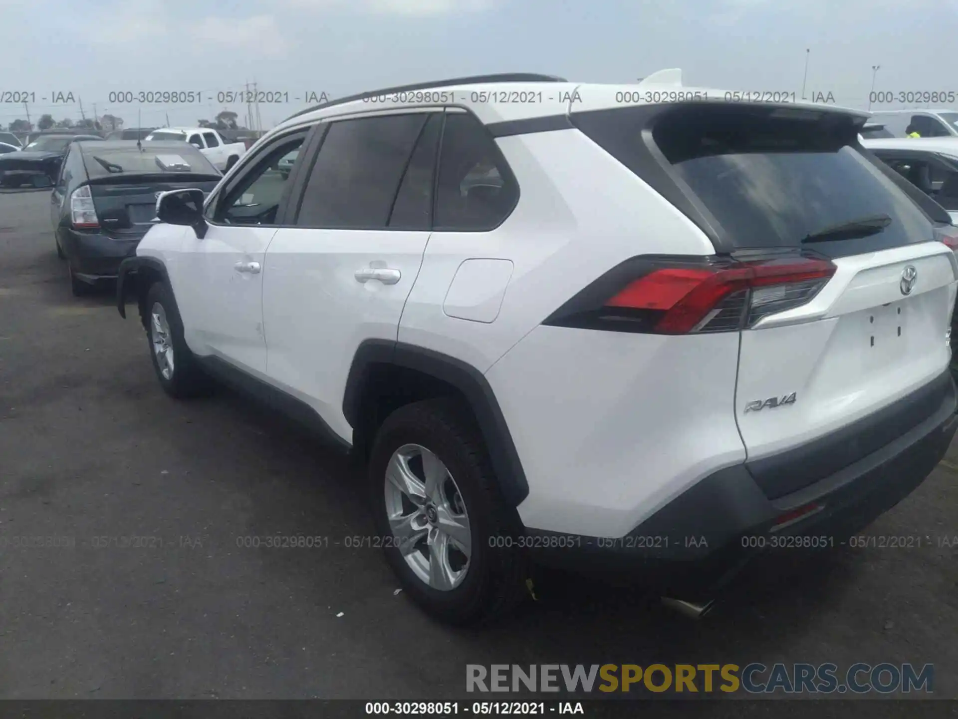 3 Photograph of a damaged car 2T3P1RFV0KC005797 TOYOTA RAV4 2019