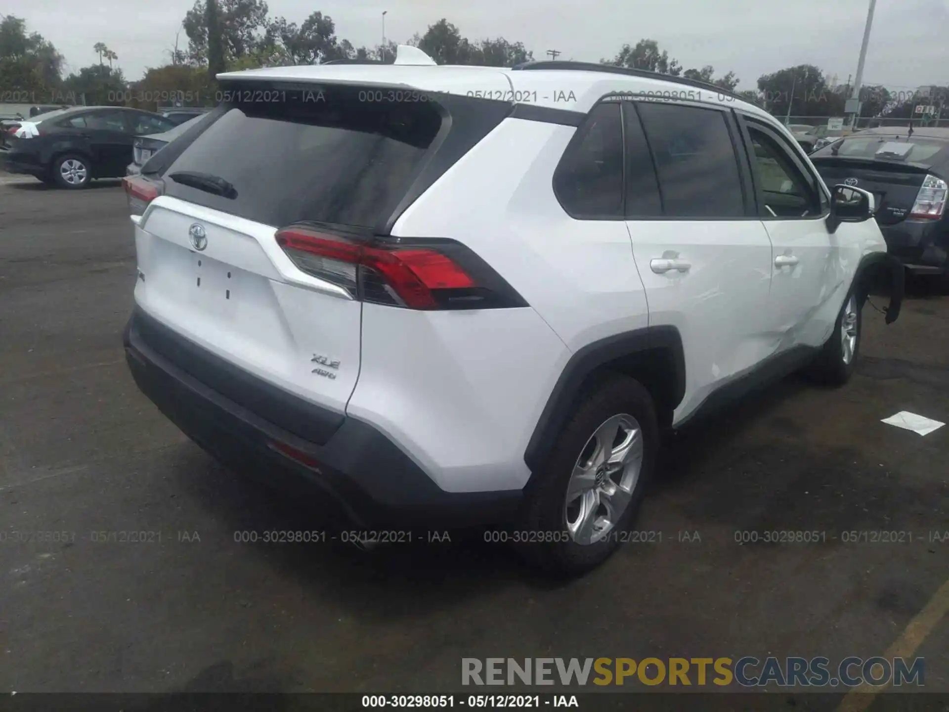 4 Photograph of a damaged car 2T3P1RFV0KC005797 TOYOTA RAV4 2019