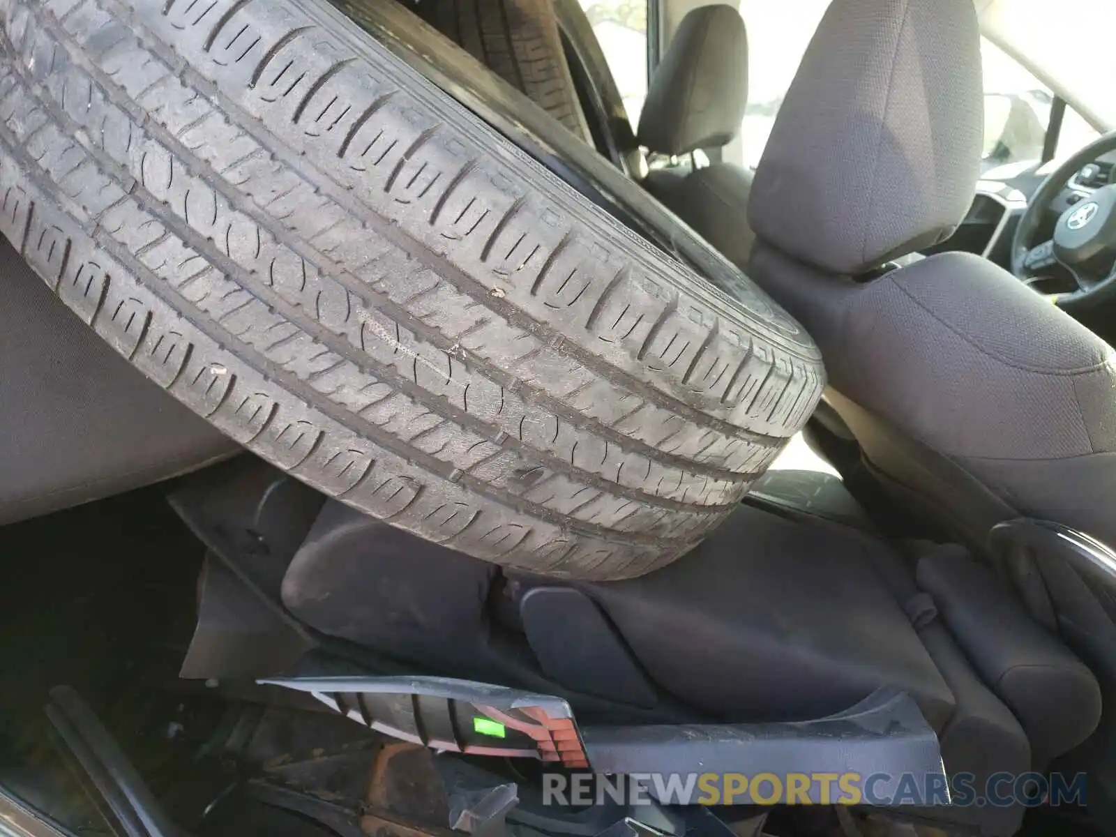 6 Photograph of a damaged car 2T3P1RFV0KC013088 TOYOTA RAV4 2019