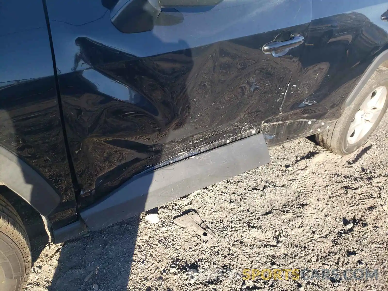 9 Photograph of a damaged car 2T3P1RFV0KC015018 TOYOTA RAV4 2019