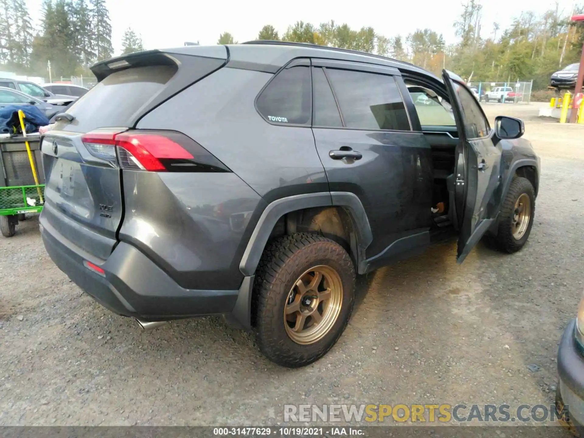 4 Photograph of a damaged car 2T3P1RFV0KC017805 TOYOTA RAV4 2019