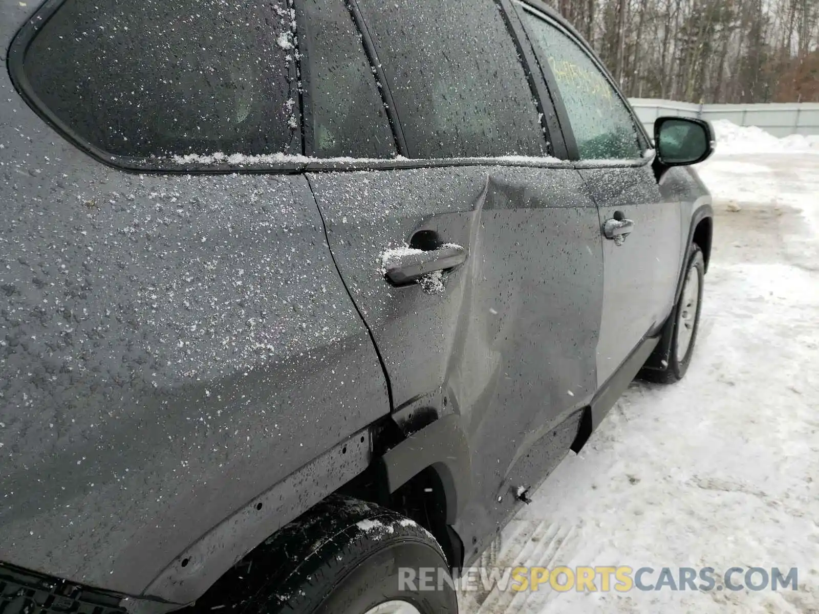 9 Photograph of a damaged car 2T3P1RFV0KC042798 TOYOTA RAV4 2019