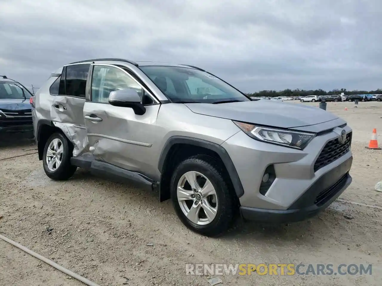 4 Photograph of a damaged car 2T3P1RFV0KC049430 TOYOTA RAV4 2019