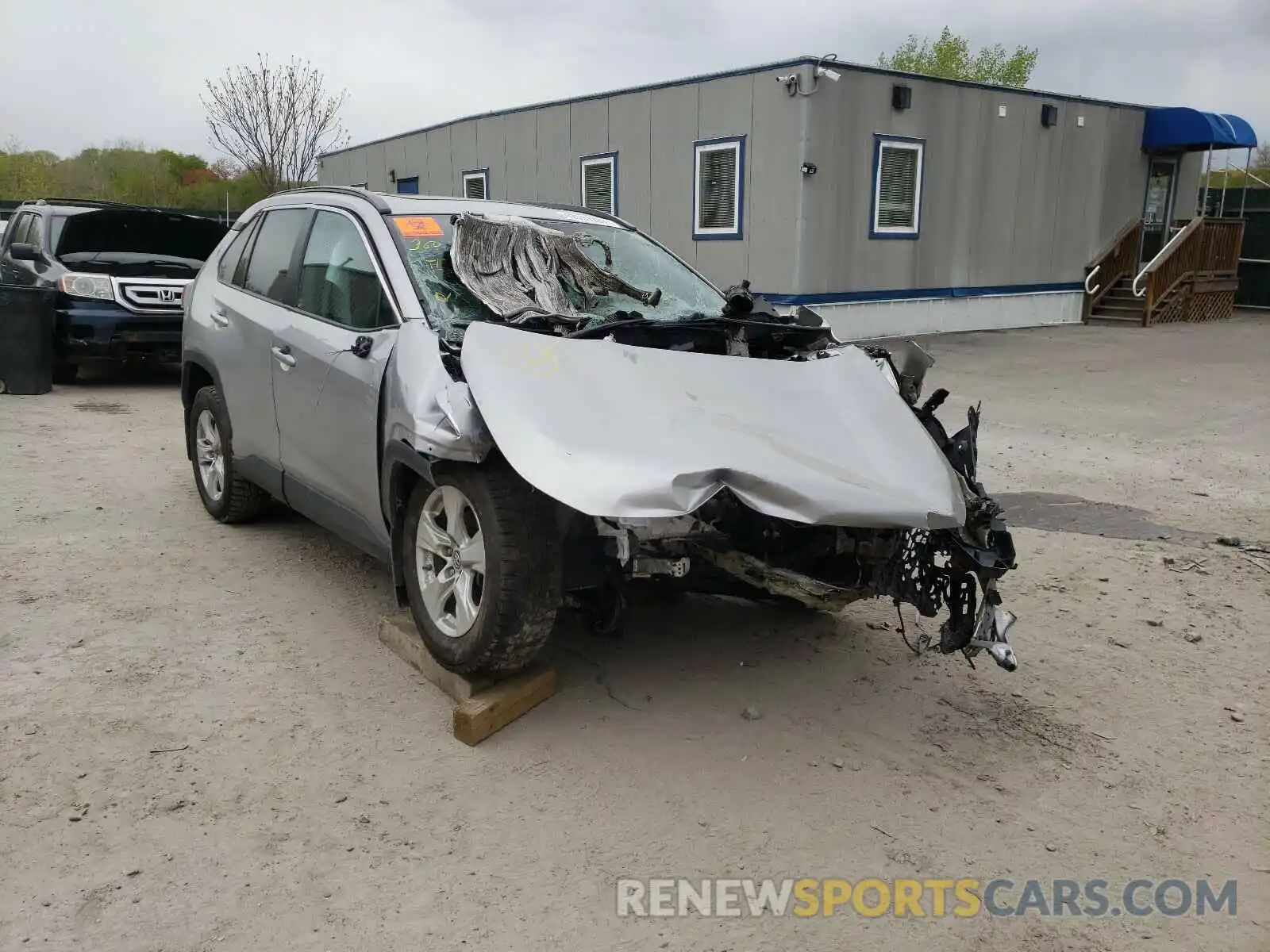 1 Фотография поврежденного автомобиля 2T3P1RFV0KC055387 TOYOTA RAV4 2019