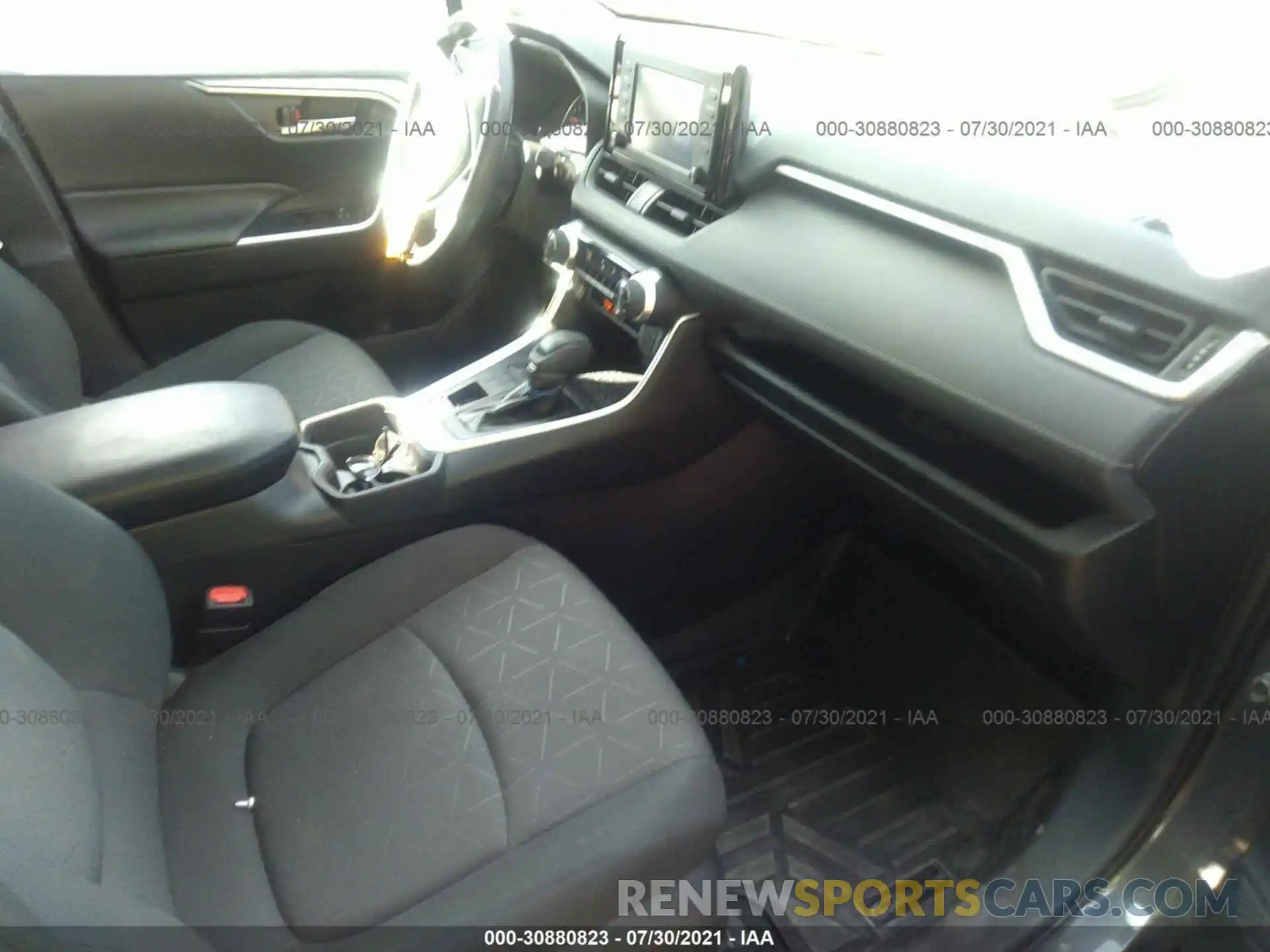 5 Фотография поврежденного автомобиля 2T3P1RFV0KW014109 TOYOTA RAV4 2019