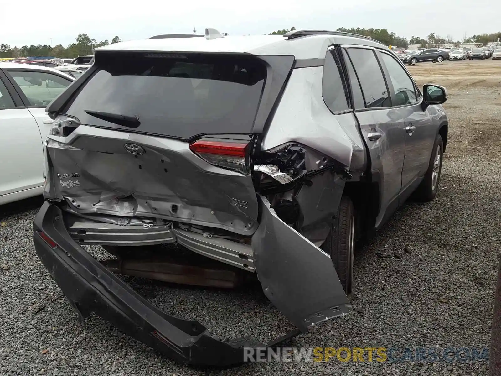 4 Photograph of a damaged car 2T3P1RFV0KW019875 TOYOTA RAV4 2019