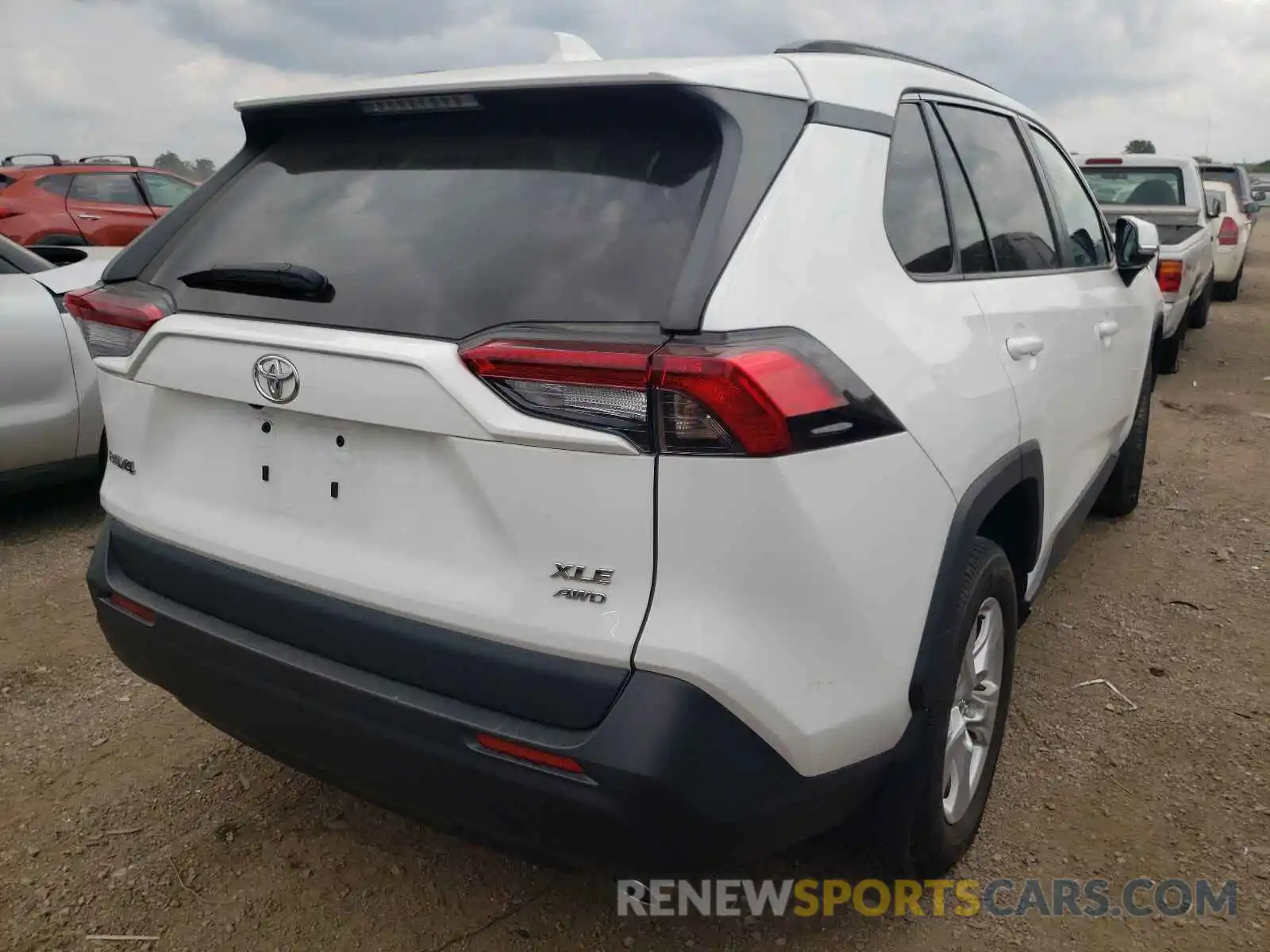 4 Photograph of a damaged car 2T3P1RFV0KW028429 TOYOTA RAV4 2019