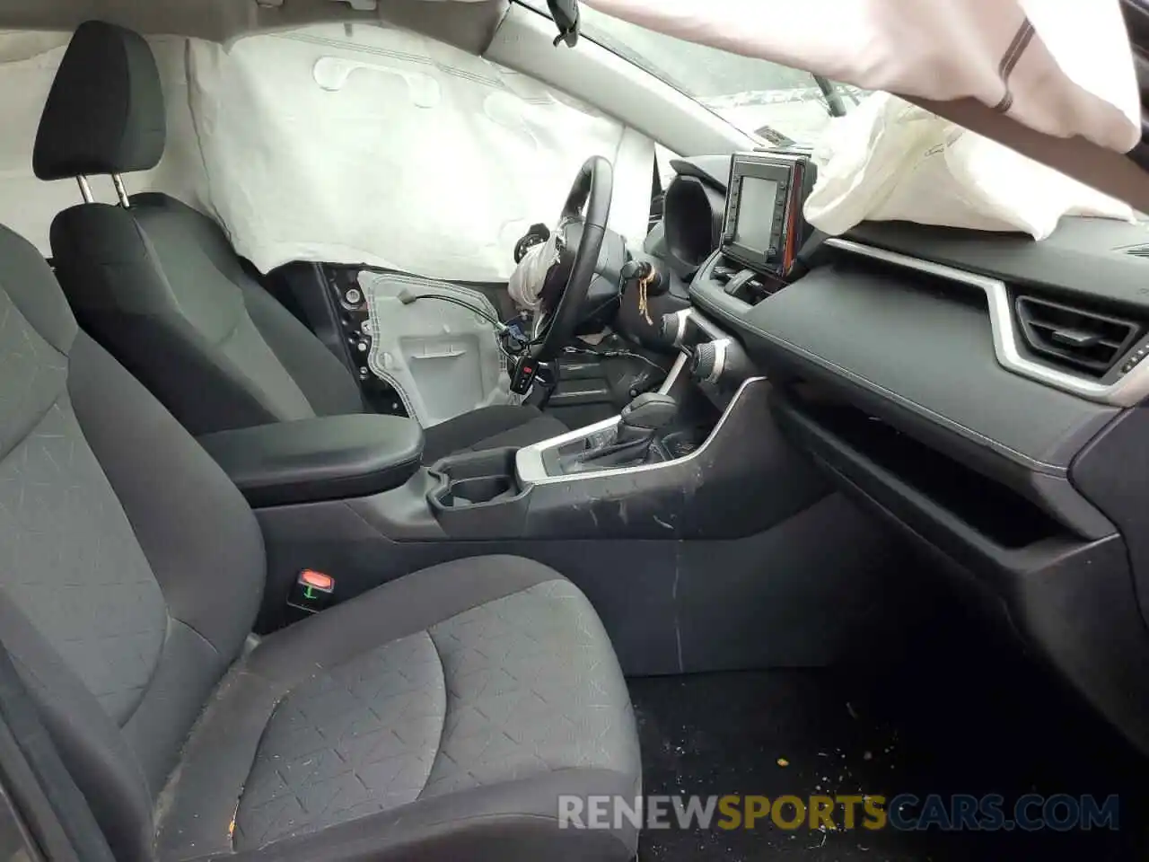 5 Photograph of a damaged car 2T3P1RFV0KW041004 TOYOTA RAV4 2019