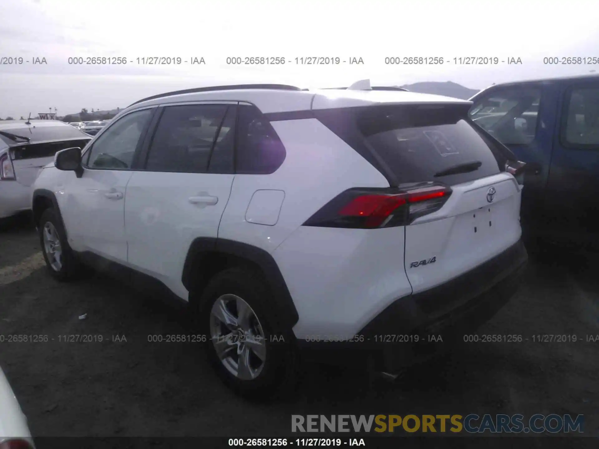 3 Фотография поврежденного автомобиля 2T3P1RFV0KW041889 TOYOTA RAV4 2019