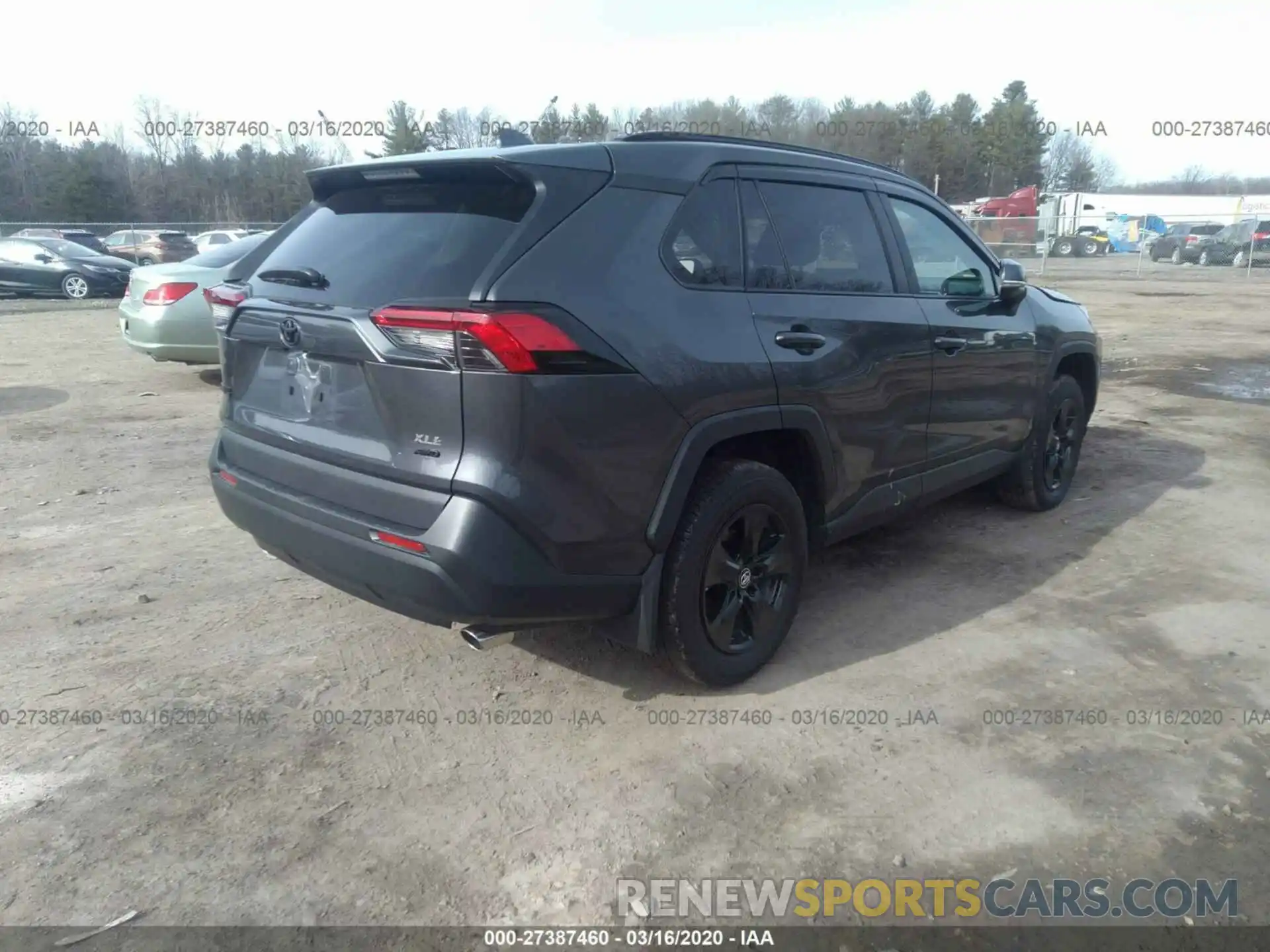 4 Photograph of a damaged car 2T3P1RFV0KW042735 TOYOTA RAV4 2019