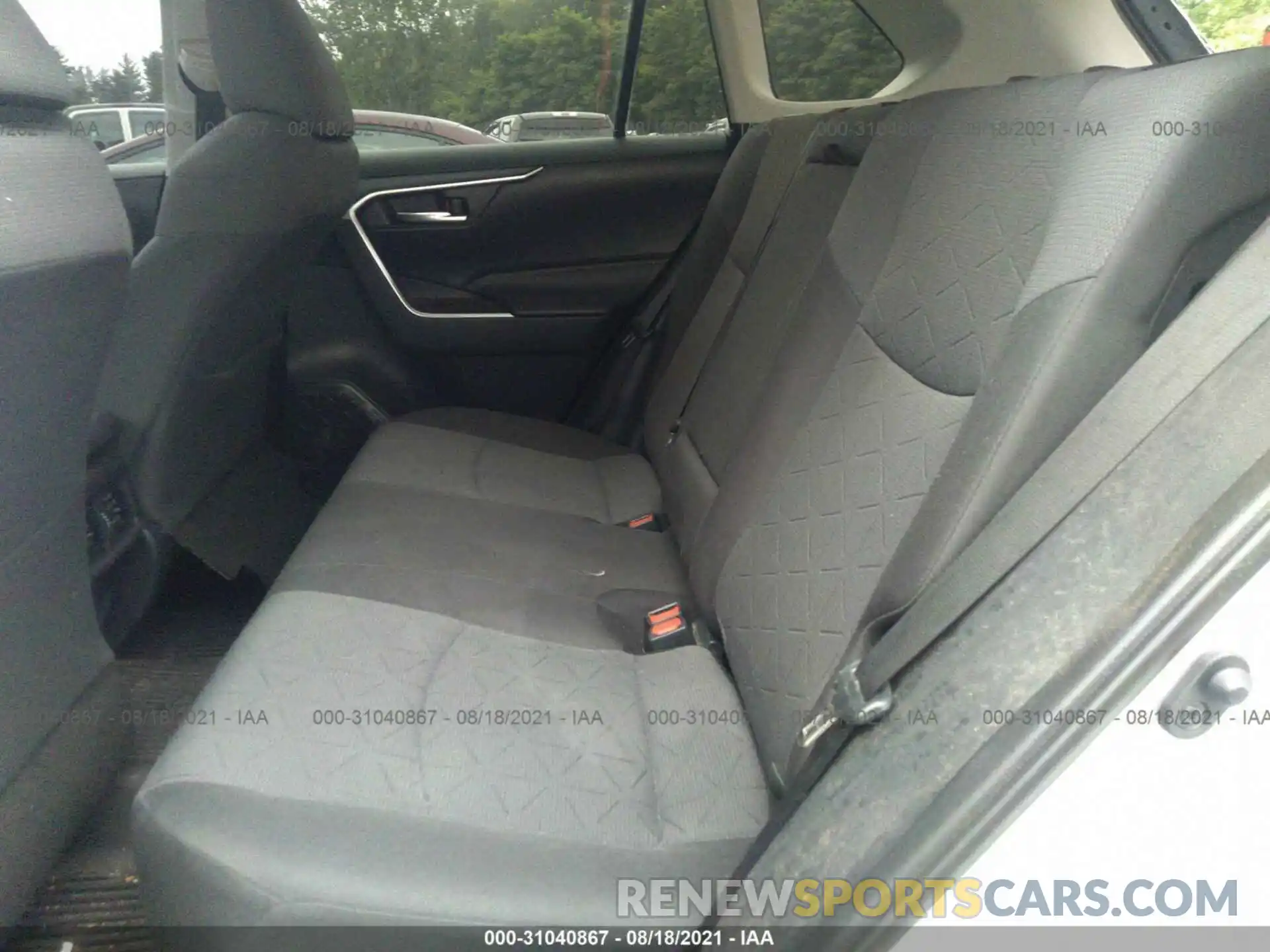 8 Photograph of a damaged car 2T3P1RFV0KW044016 TOYOTA RAV4 2019