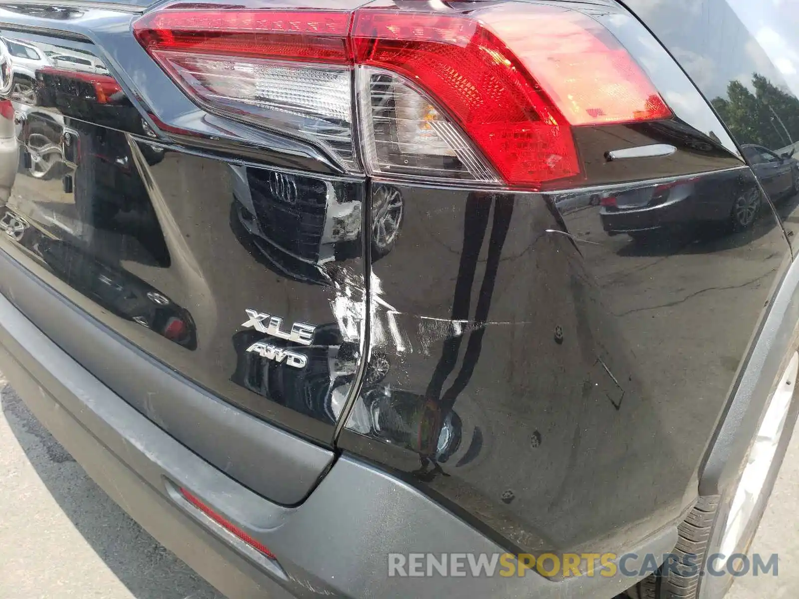 9 Photograph of a damaged car 2T3P1RFV0KW076321 TOYOTA RAV4 2019