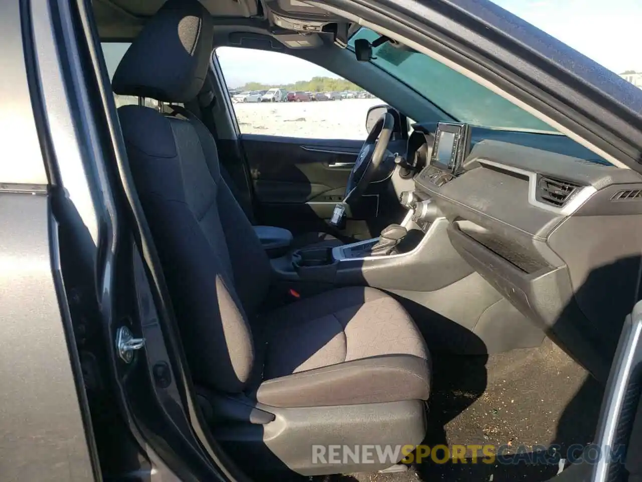 5 Photograph of a damaged car 2T3P1RFV0KW080899 TOYOTA RAV4 2019