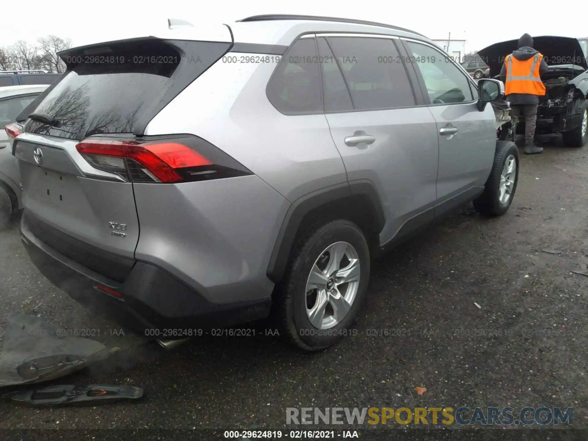 4 Photograph of a damaged car 2T3P1RFV0KW081972 TOYOTA RAV4 2019