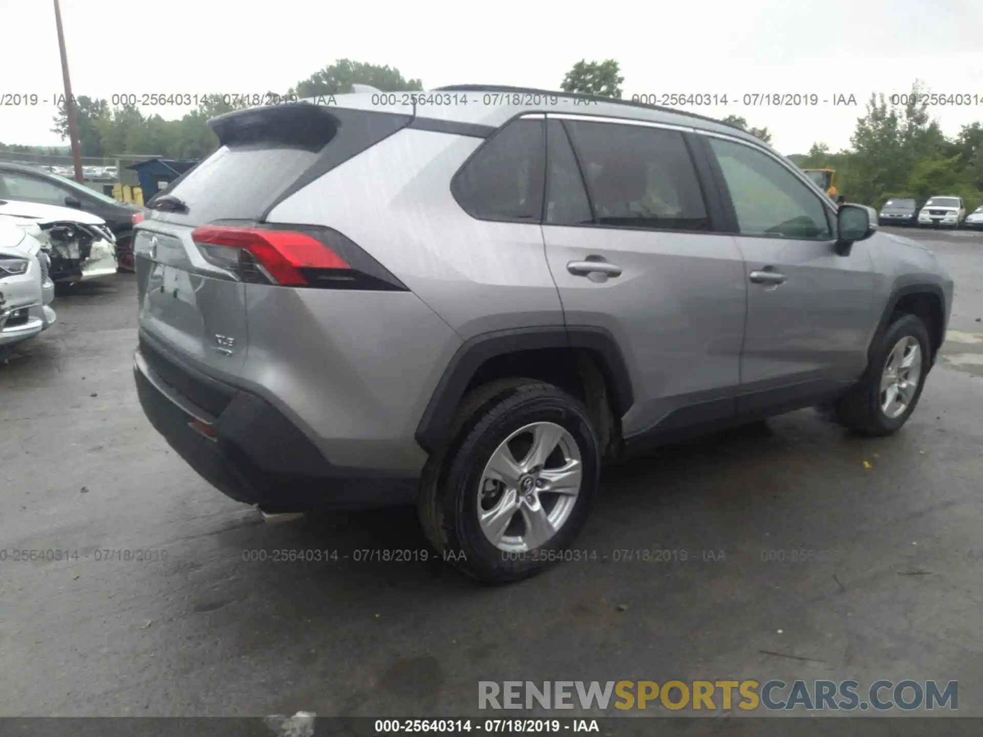 4 Photograph of a damaged car 2T3P1RFV1KC014038 TOYOTA RAV4 2019