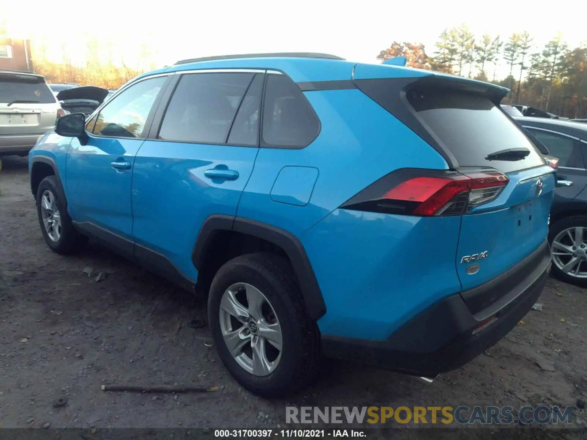 3 Фотография поврежденного автомобиля 2T3P1RFV1KC047086 TOYOTA RAV4 2019