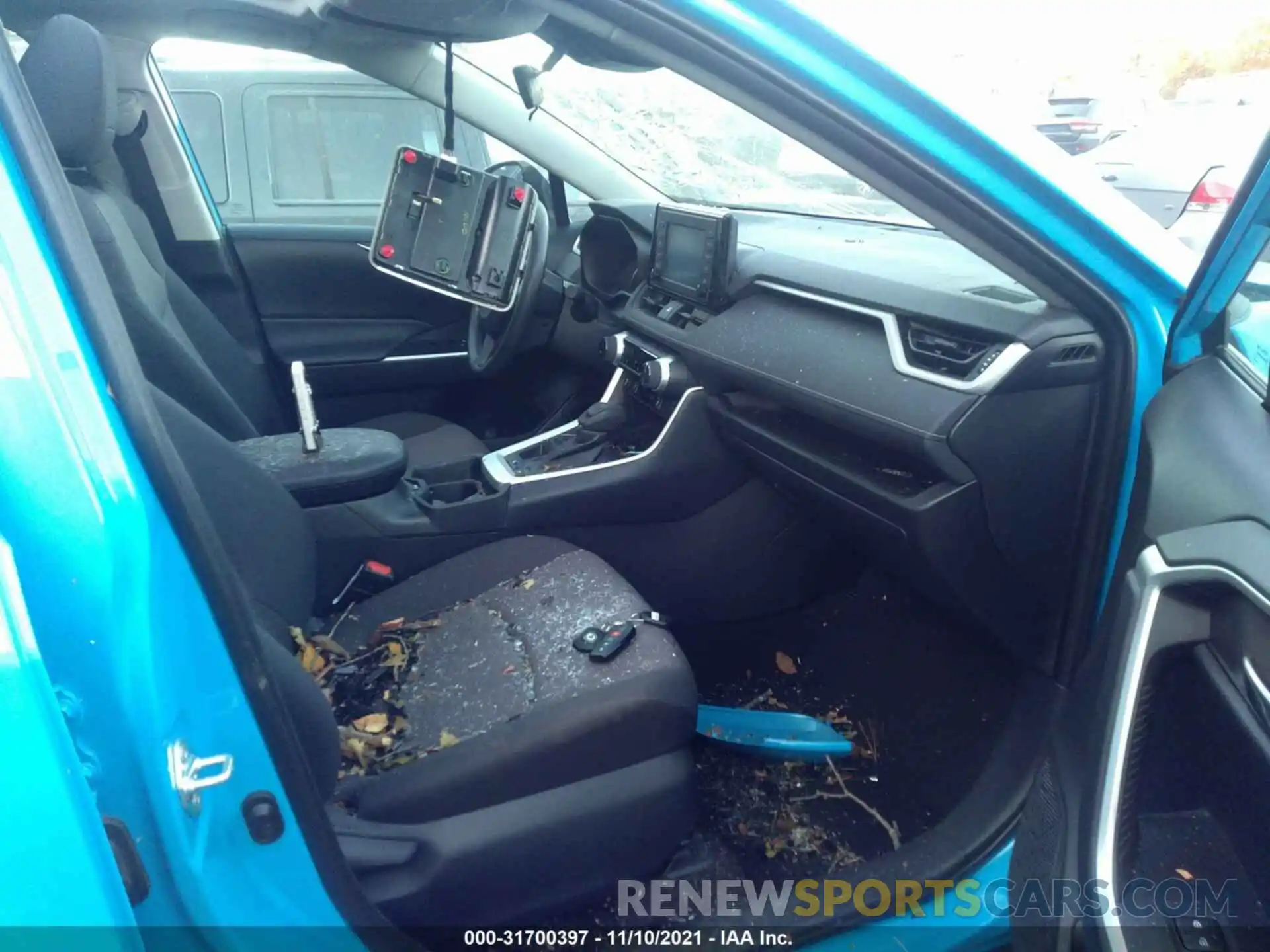 5 Photograph of a damaged car 2T3P1RFV1KC047086 TOYOTA RAV4 2019