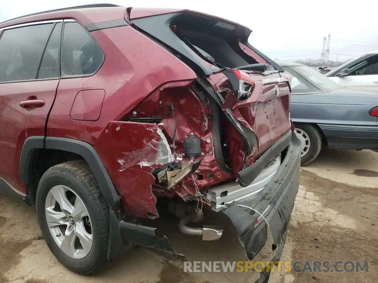 9 Photograph of a damaged car 2T3P1RFV1KW034160 TOYOTA RAV4 2019