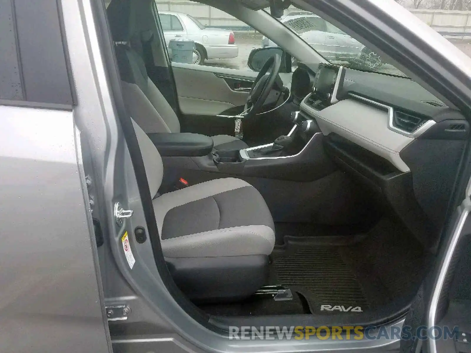 5 Photograph of a damaged car 2T3P1RFV1KW041156 TOYOTA RAV4 2019