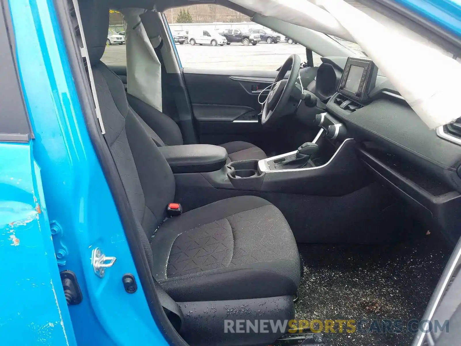 5 Photograph of a damaged car 2T3P1RFV1KW055817 TOYOTA RAV4 2019