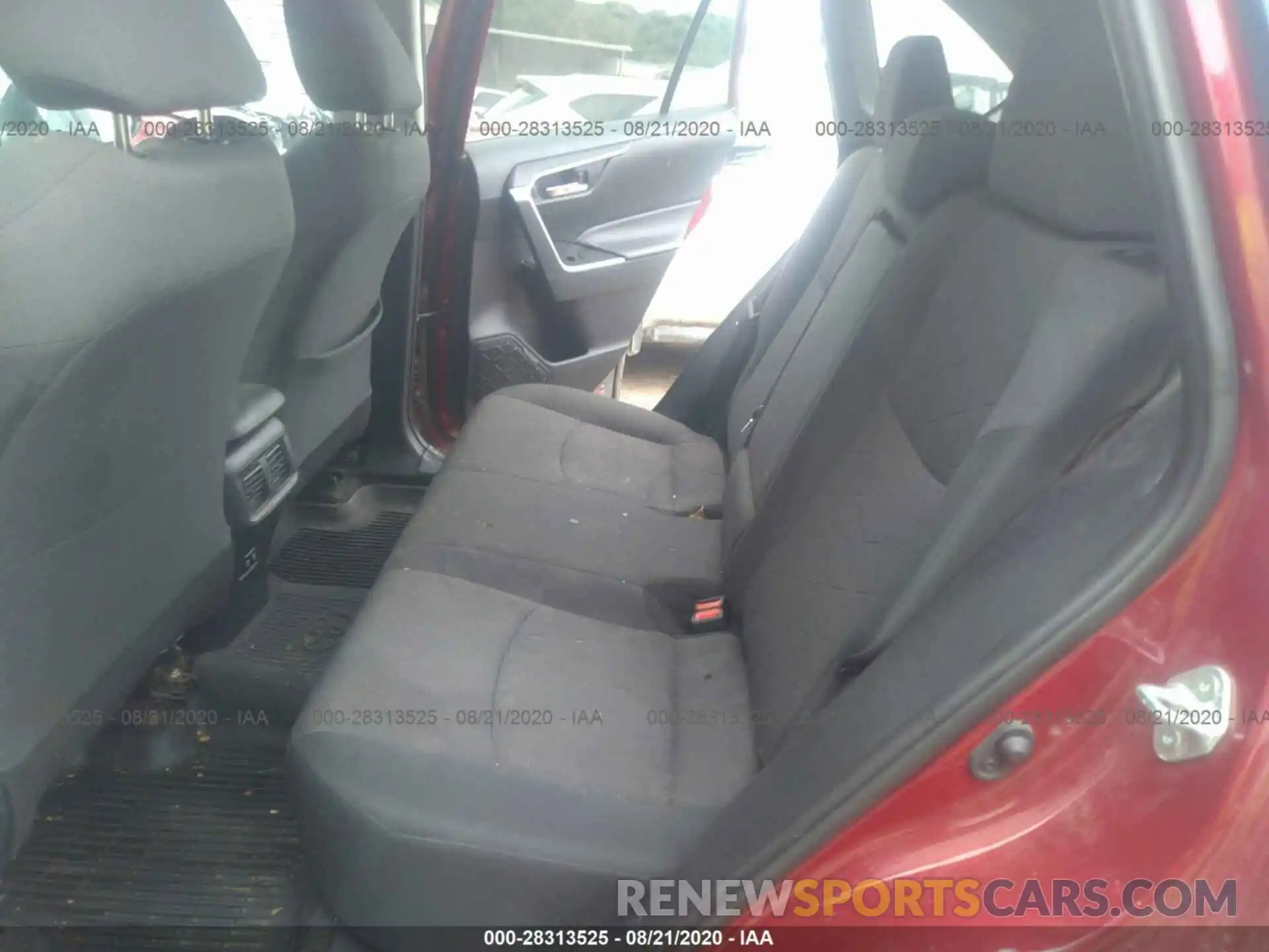 8 Photograph of a damaged car 2T3P1RFV1KW076733 TOYOTA RAV4 2019